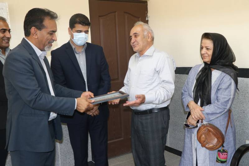 تجلیل از مدیرعامل خیریه دیارکریمان به پاس خدمت در مناطق محروم جنوب و شرق استان کرمان